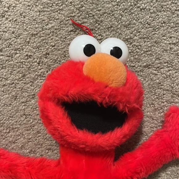 Elmo plush - Picture 2 of 3